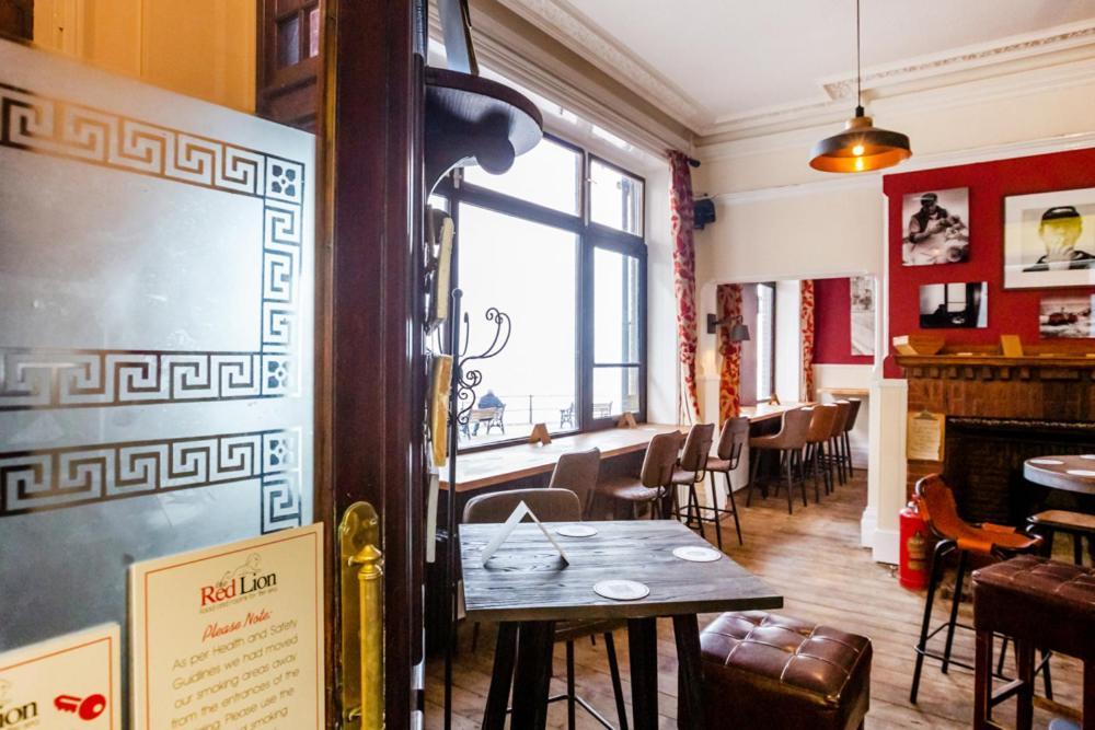 The Red Lion Hotel Cromer Luaran gambar The interior of the pub
