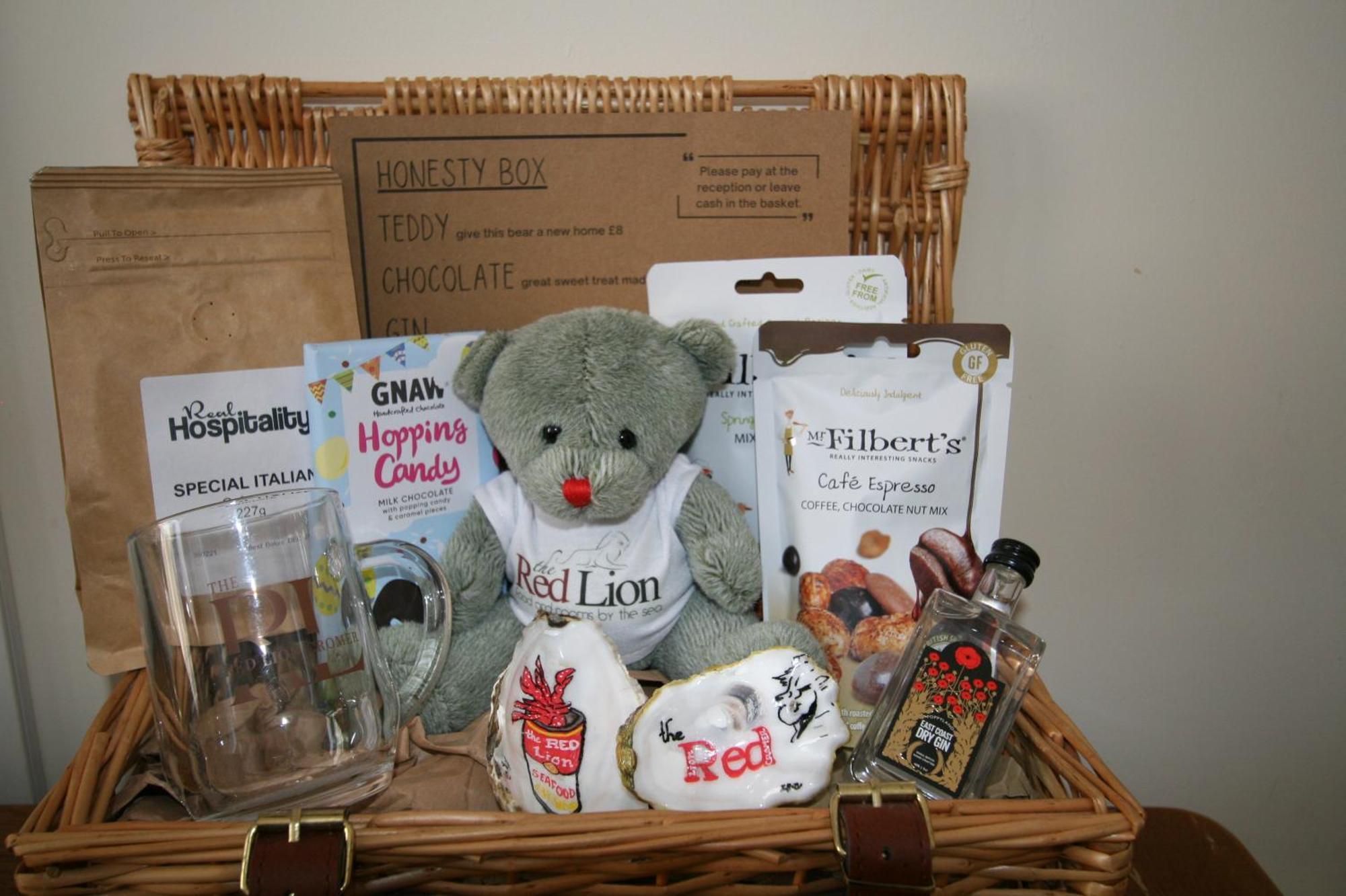 The Red Lion Hotel Cromer Luaran gambar A Red Lion hamper