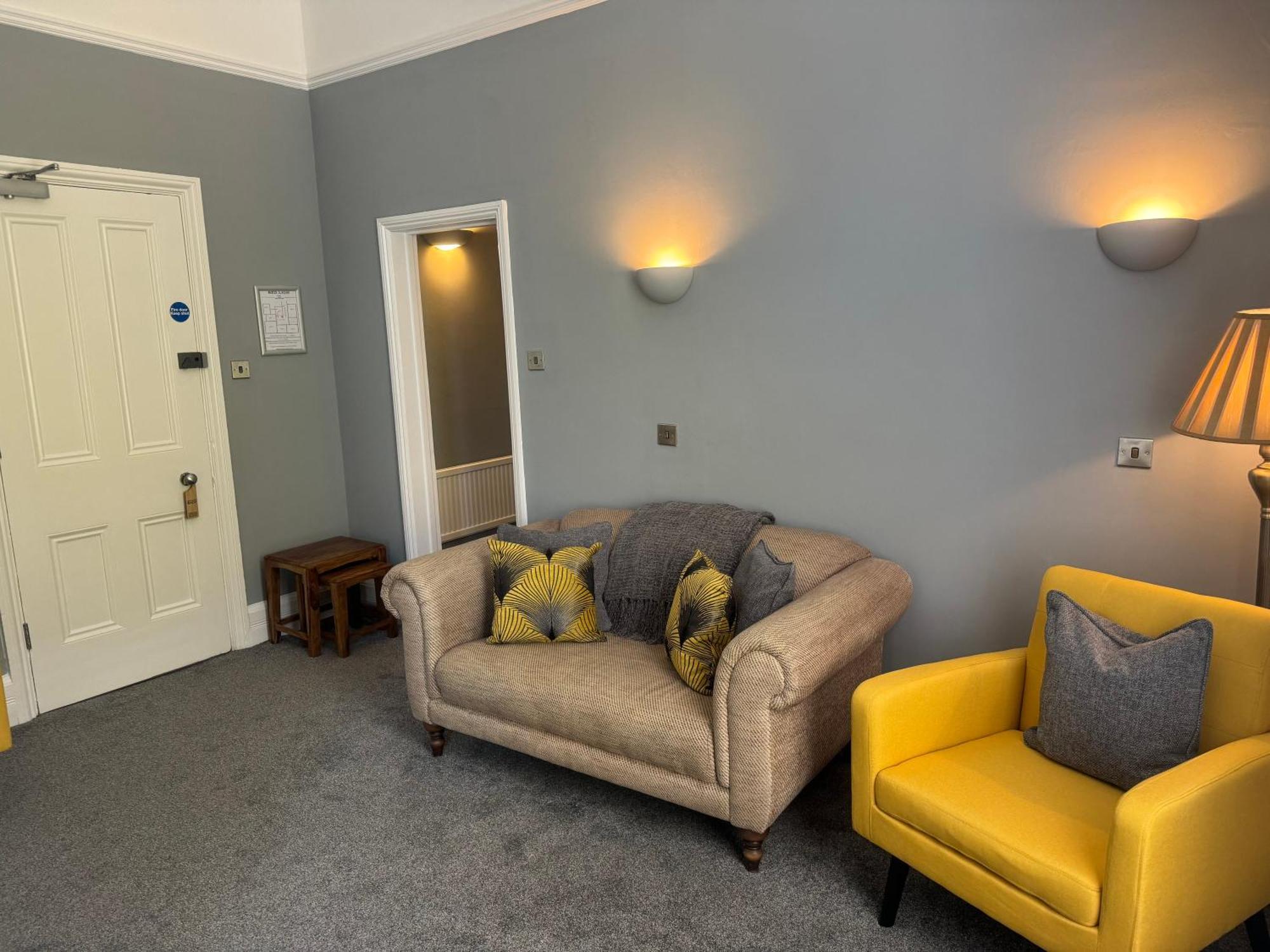 The Red Lion Hotel Cromer Luaran gambar The waiting room at the practice
